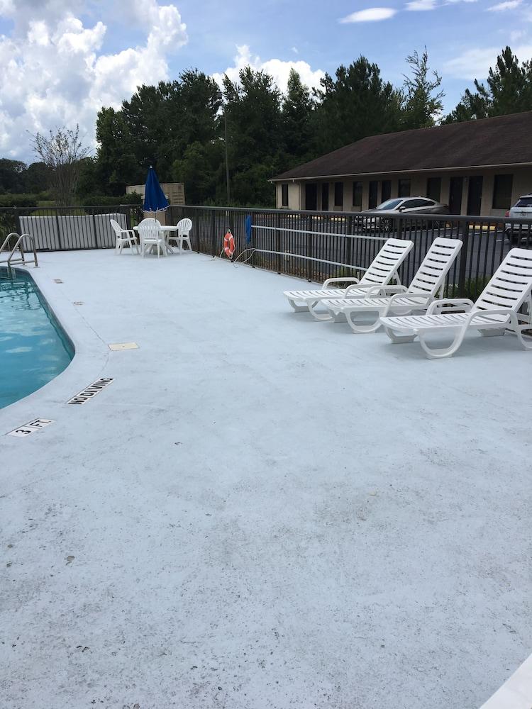 Days Inn By Wyndham Lake City I-10 Екстер'єр фото