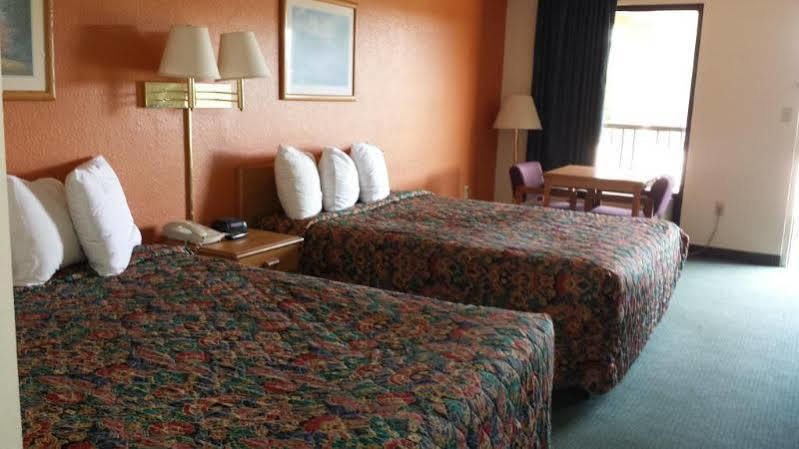 Days Inn By Wyndham Lake City I-10 Екстер'єр фото