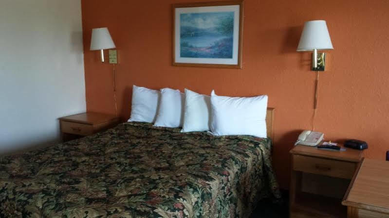 Days Inn By Wyndham Lake City I-10 Екстер'єр фото